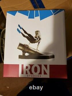 Iron Studios Spider-Gwen Battle Diorama Rafael Albuquerque Art Scale 1/10